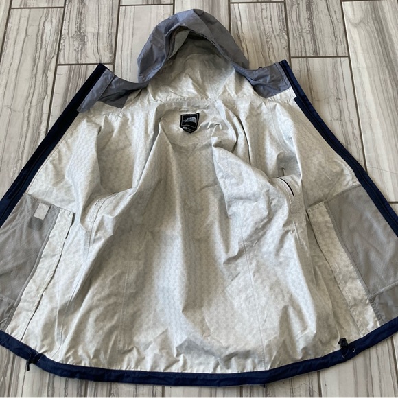 NWOT The North Face HyVent 2.5L weatherproof jacket. - Picture 6 of 9